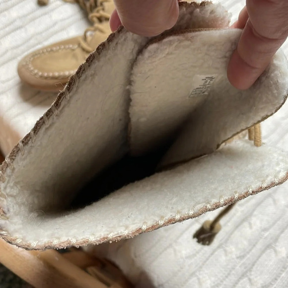 Lands’ End Sz 5 suede moccasin boots. Laces Sherpa lining. 11” tall “x” detail - Picture 12 of 13